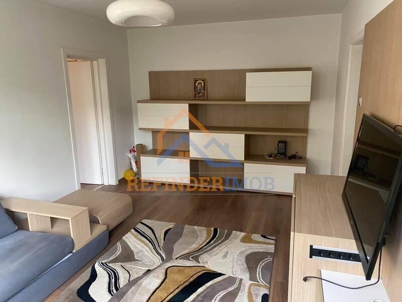 Titan Apartament de vanzare cu 3 camere, zona Titan - Piata Minis