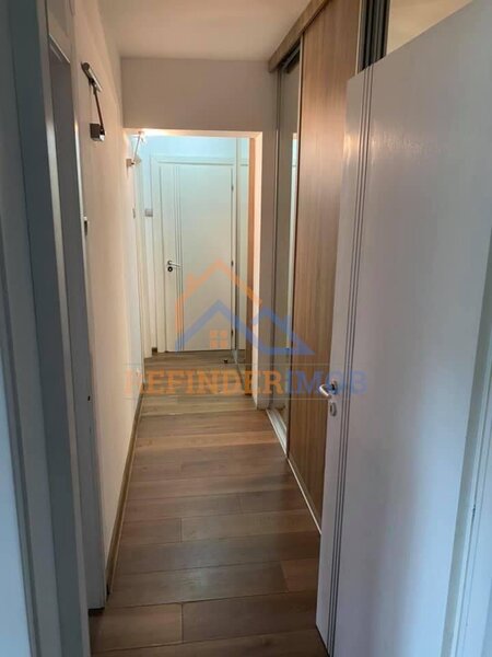 Titan Apartament de vanzare cu 3 camere, zona Titan - Piata Minis