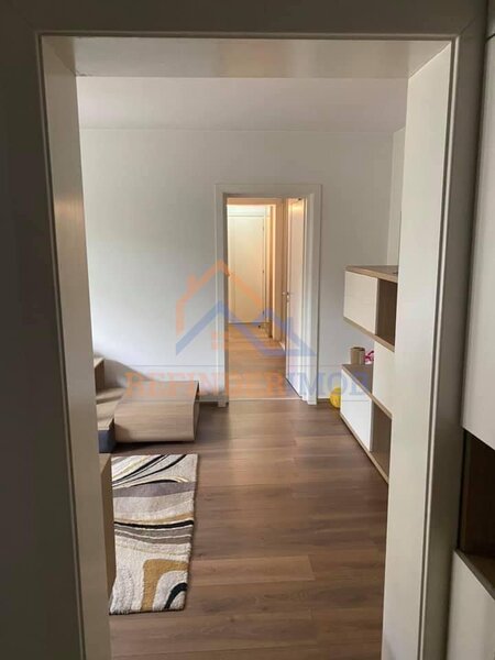 Titan Apartament de vanzare cu 3 camere, zona Titan - Piata Minis
