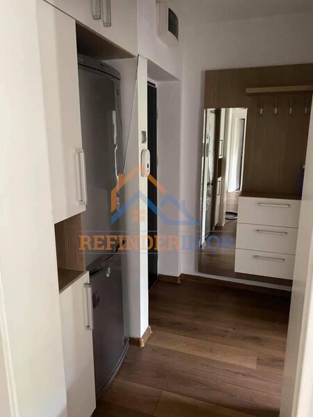 Titan Apartament de vanzare cu 3 camere, zona Titan - Piata Minis