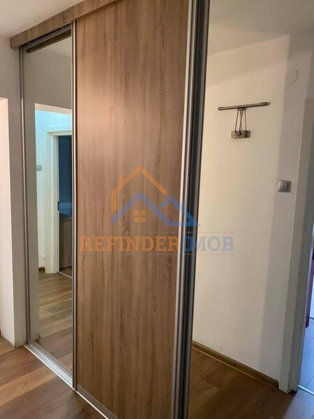 Titan Apartament de vanzare cu 3 camere, zona Titan - Piata Minis